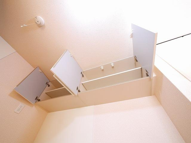 サンメゾンのキッチン|大きな吊戸棚もあります
