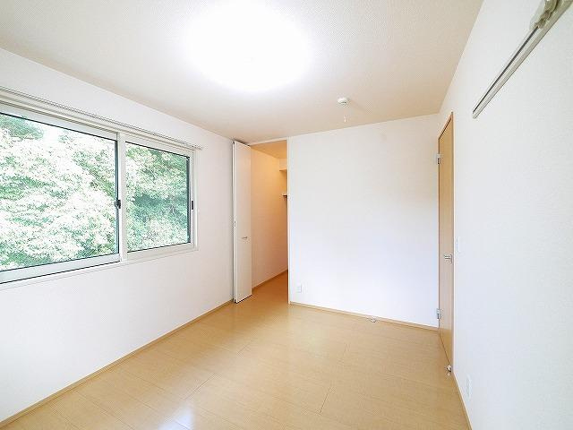 サンメゾンの洋室|シンプルなお部屋はインテリアを選びません