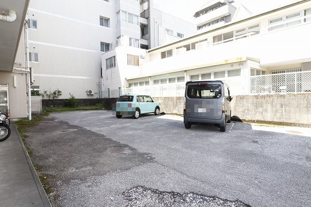 まどかハイツの駐車場|駐車場に車を止められます