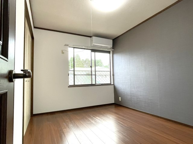 上横地868貸家の洋室