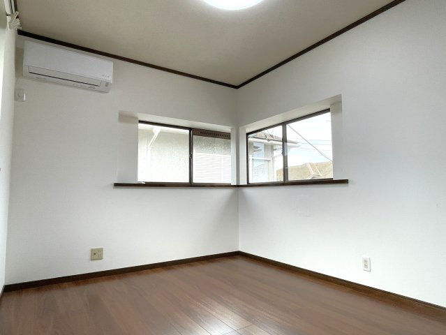 上横地868貸家の洋室