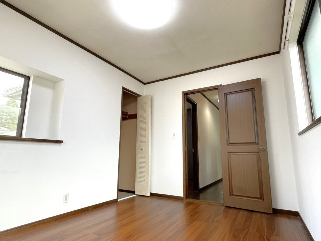 上横地868貸家の洋室