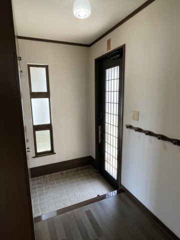 上横地868貸家の玄関