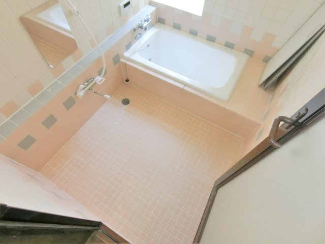 上横地868貸家の浴室