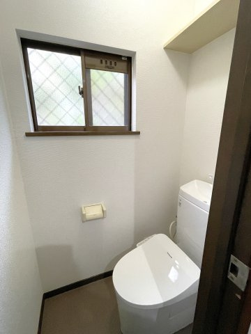 上横地868貸家のトイレ|１階トイレ