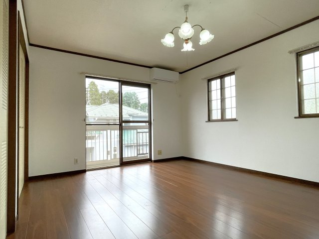 上横地868貸家の洋室