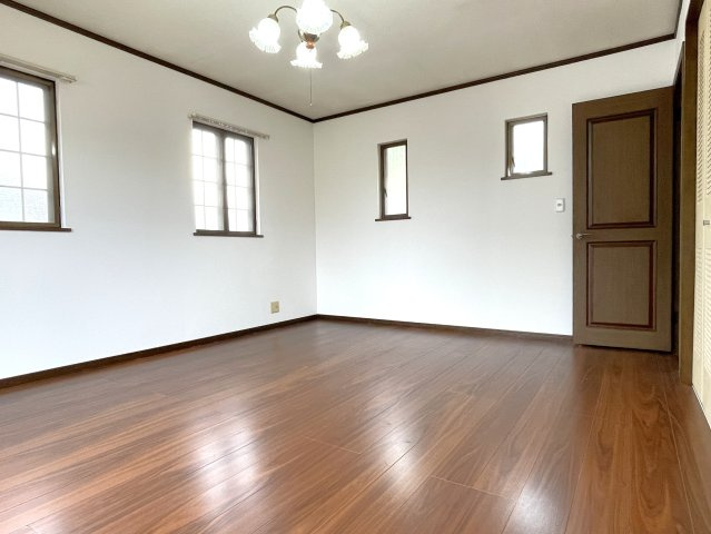 上横地868貸家の洋室