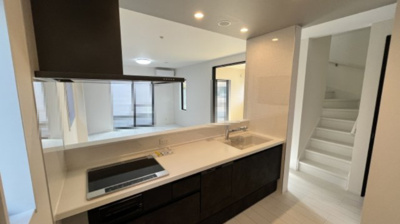 【キッチン】 | 大津市下阪本2丁目20　中古戸建 | 大きなシンクは洗い物もラクラクですね♪
