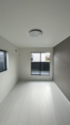 【洋室】 | 大津市下阪本2丁目20　中古戸建 | 2階　洋室7.88帖
フロアコートをすれば、長期間に渡り、傷がつきにくく、ワックスも不要！お手入れラクラク簡単フローリングは如何でしょうか？