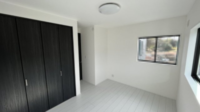 【洋室】 | 大津市下阪本2丁目20　中古戸建 | 2階　洋室6.5帖フロアコートをすれば、長期間に渡り、傷がつきにくく、ワックスも不要！お手入れラクラク簡単フローリングは如何でしょうか？