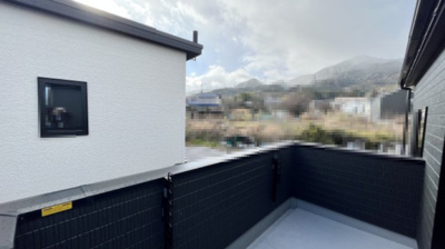 【バルコニー】 | 大津市下阪本2丁目20　中古戸建 | 日当たりや風通しがよく、洗濯物もよく乾きます。
