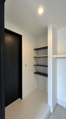 【玄関】 | 大津市下阪本2丁目20　中古戸建 | ラクラクスッキリ収納！お気に入りの玄関になりますね♪
