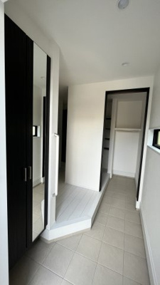 【玄関】 | 大津市下阪本2丁目20　中古戸建 | たくさんの靴が収納できますね♪
