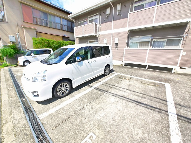 ハイツ奈良道の駐車場