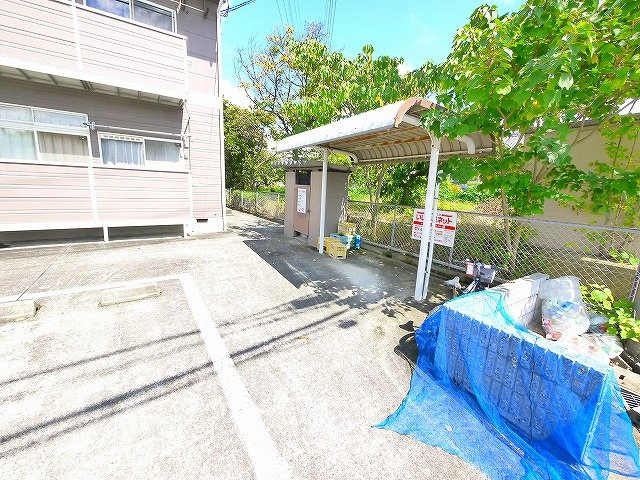 ハイツ奈良道のその他共用部分|屋根付きの駐輪場です