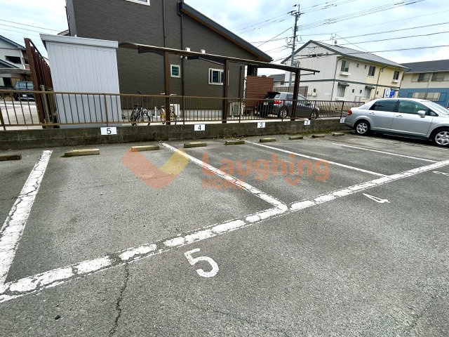 サンハイツAKIYAMAB棟の駐車場|駐車スペースもあります