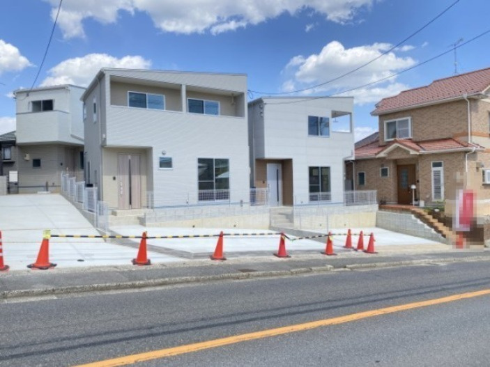 中古戸建　　高取北1丁目（Ｎｏ．2／Ｎｏ．３）の前面道路含む現地写真