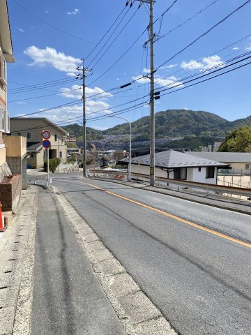 新築戸建　　高取北1丁目（Ｎｏ．３／Ｎｏ．３）の前面道路含む現地写真