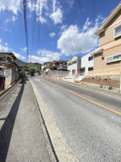 新築戸建　　高取北1丁目（Ｎｏ．３／Ｎｏ．３）の前面道路含む現地写真