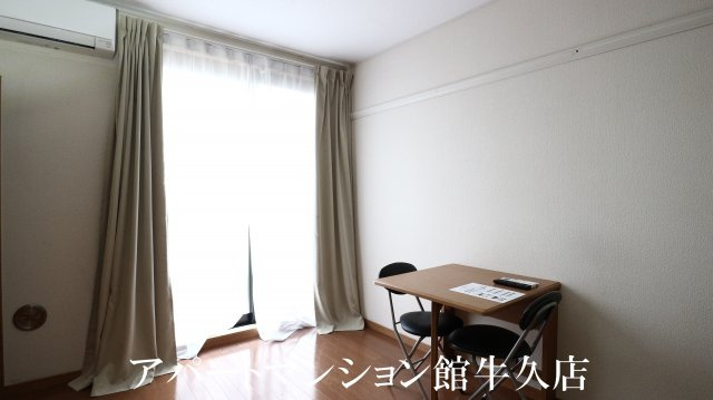 レオパレスティエラⅠの居間・リビング|画像9