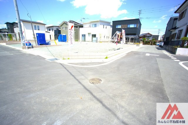 西町売土地の前面道路含む現地写真