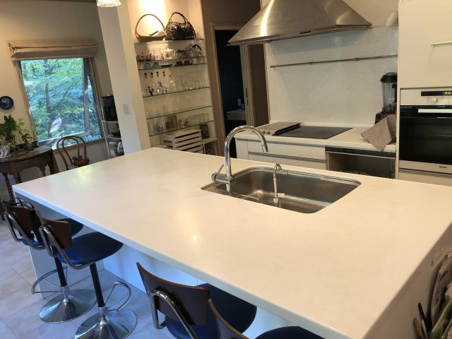 魚津市大海寺野村中古戸建てのキッチン|高級家電メーカー「miele」のコンベクション&食洗機付きです♪