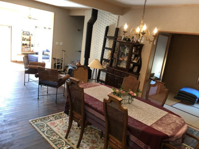 【居間・リビング】 | 魚津市大海寺野村中古戸建て | ダイニングには薪ストーブが設置してあります♪