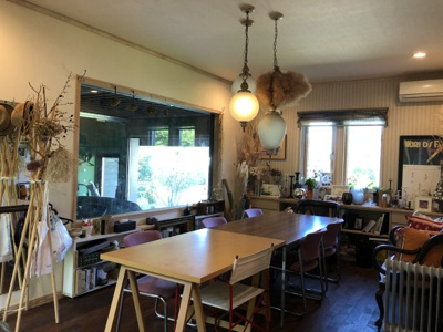 【洋室】 | 魚津市大海寺野村中古戸建て | ガレージ横のお部屋からは自分の車が見えます♪車好きの夢を叶えるお部屋です！