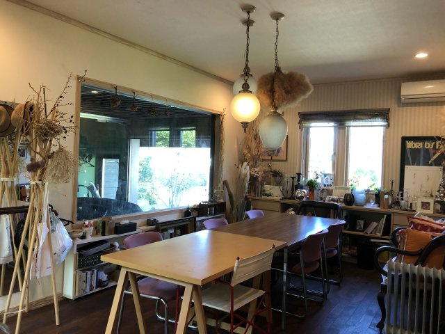 【洋室】 | 魚津市大海寺野村中古戸建て | ガレージ横のお部屋からは自分の車が見えます♪車好きの夢を叶えるお部屋です！