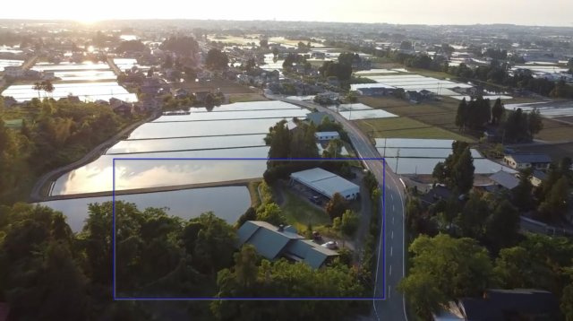 魚津市大海寺野村中古戸建ての前面道路含む現地写真|空撮写真では敷地の広さがわかります♪