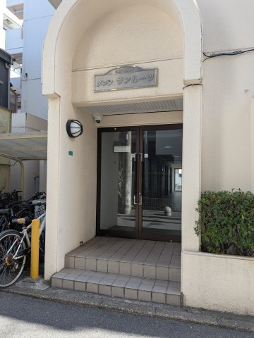 【エントランス】 | メゾンサンルーツ | きれいなエントランスです