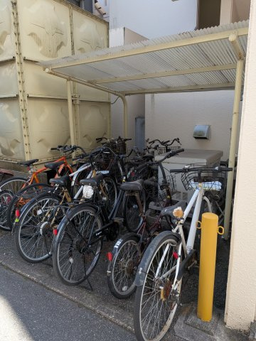 【その他共用部分】 | メゾンサンルーツ | 自転車置き場です