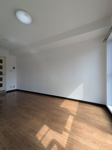 【洋室】 | メゾンサンルーツ | きれいな洋室です
