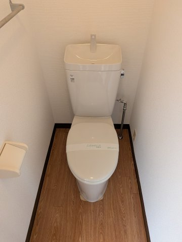 【トイレ】 | メゾンサンルーツ | キレイな個室空間です