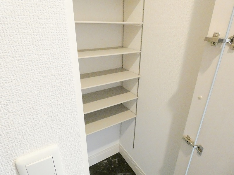 グレーヌメゾンの玄関