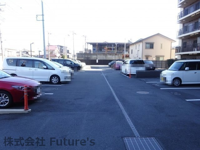ファインプラス三郷中央　の駐車場|空き確認が必要です
