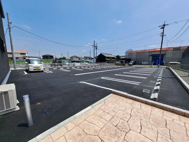 ネオ　エルブ　Ⅱの駐車場