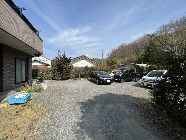 太田市緑町　中古住宅の駐車場