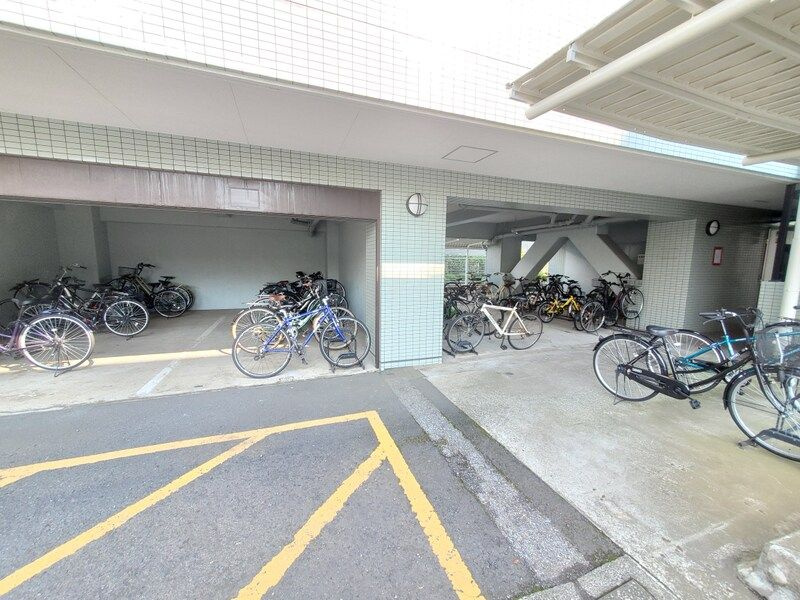 ドミール西船橋の駐車場