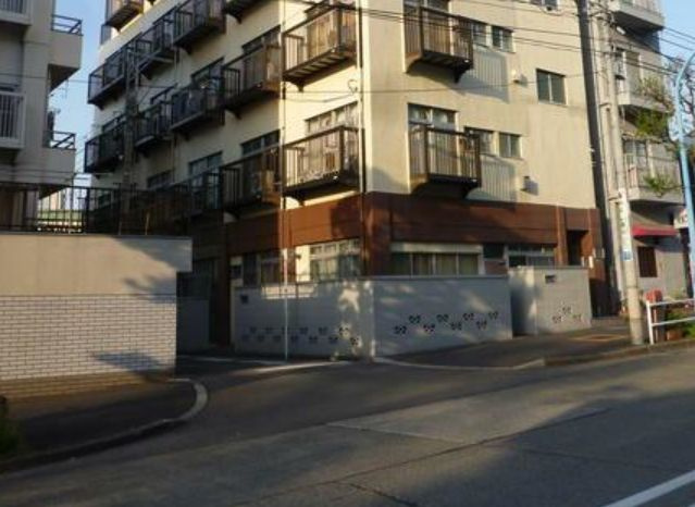 新宿区高田馬場４丁目の賃貸マンションのエントランス