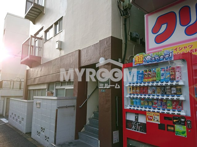 新宿区高田馬場４丁目の賃貸マンションのエントランス