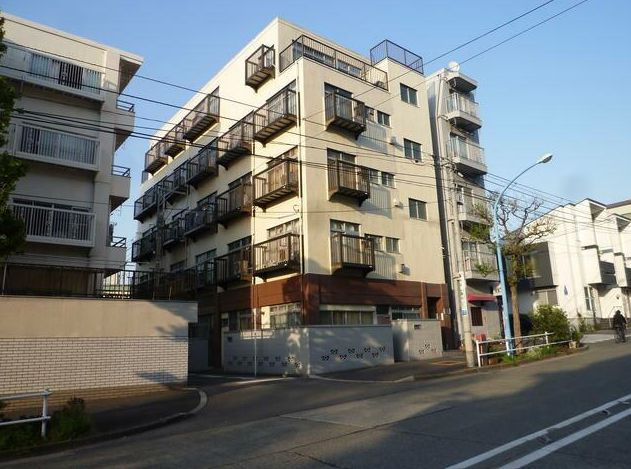 新宿区高田馬場４丁目の賃貸マンションの外観