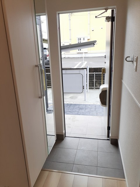 フラット半田の玄関