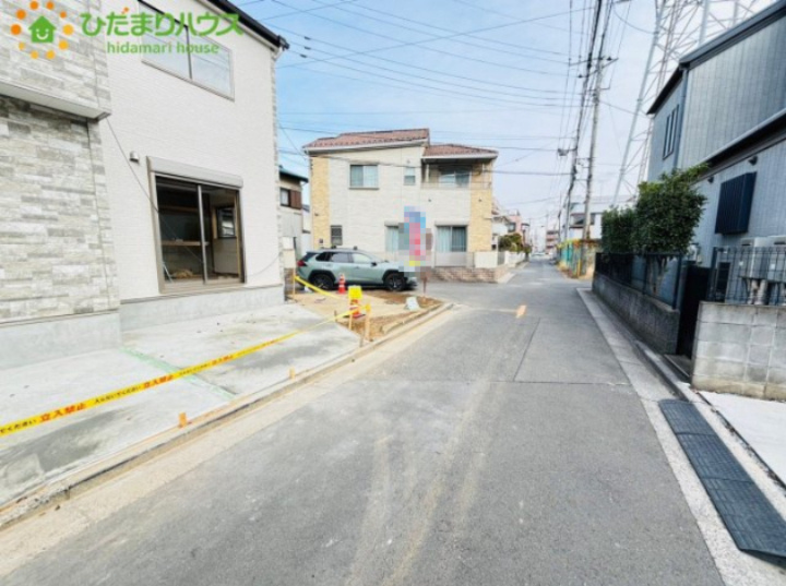 上尾市上尾村　Ⅰ期　新築一戸建て　01の前面道路含む現地写真|開放感のある角地物件！！
陽当り・通風良好です☆彡