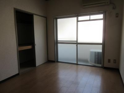 サンハイム島谷の洋室