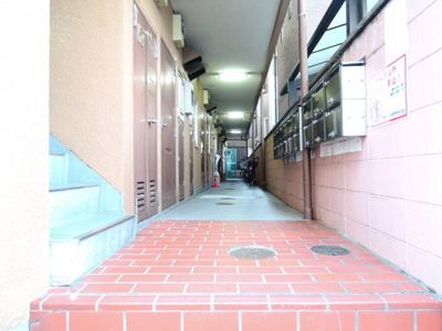 【エントランス】 | 真上ロイヤルハイツ