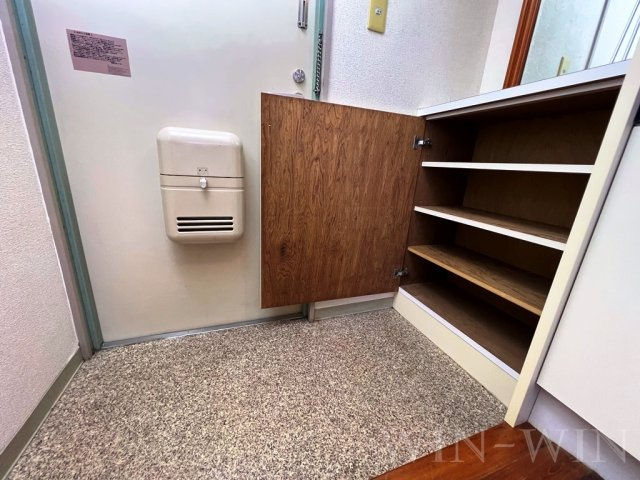 ユトリロ草間の玄関
