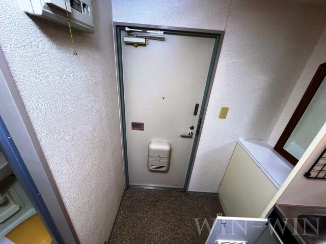 ユトリロ草間の玄関