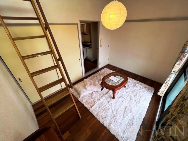 ユトリロ草間の居間・リビング