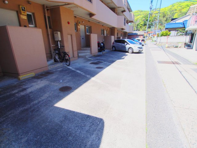 サンシティ峰の駐車場